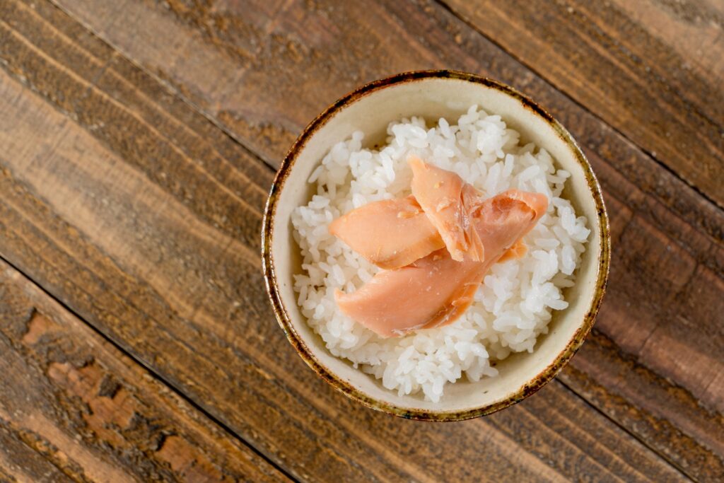 鮭のほぐし身と白いご飯