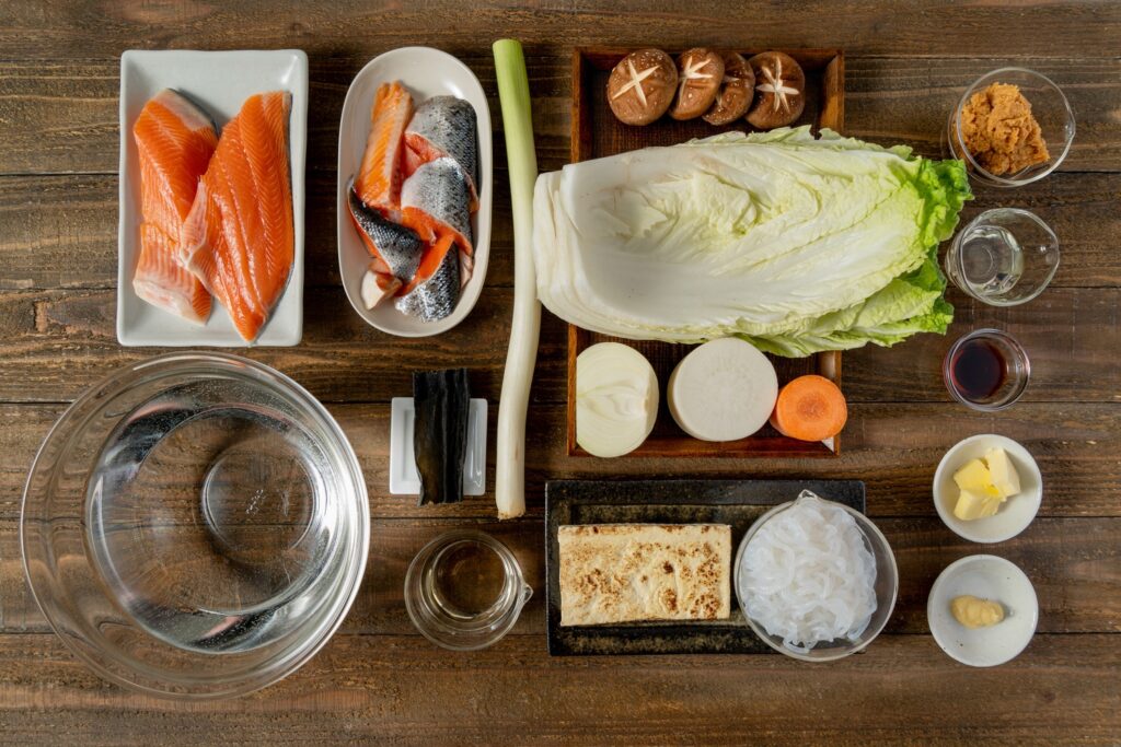 北海道の郷土料理「石狩鍋」の具材,野菜や鮭