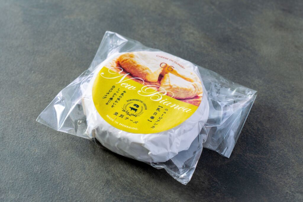 のぼりべつ酪農館の白カビチーズ「ニュービアンカ」
