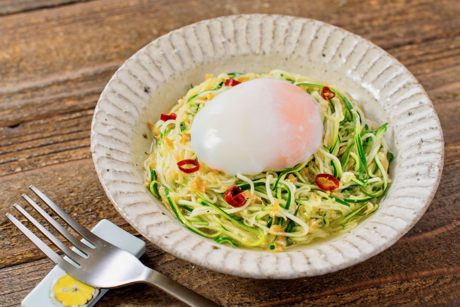 細切りズッキーニのペペロンチーノ】のレシピ・作り方 - NORTH DISH