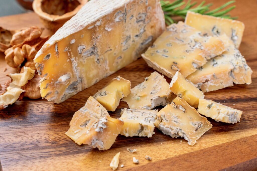 伊勢ファームの江丹別の青いチーズ,北海道産の青カビチーズ
