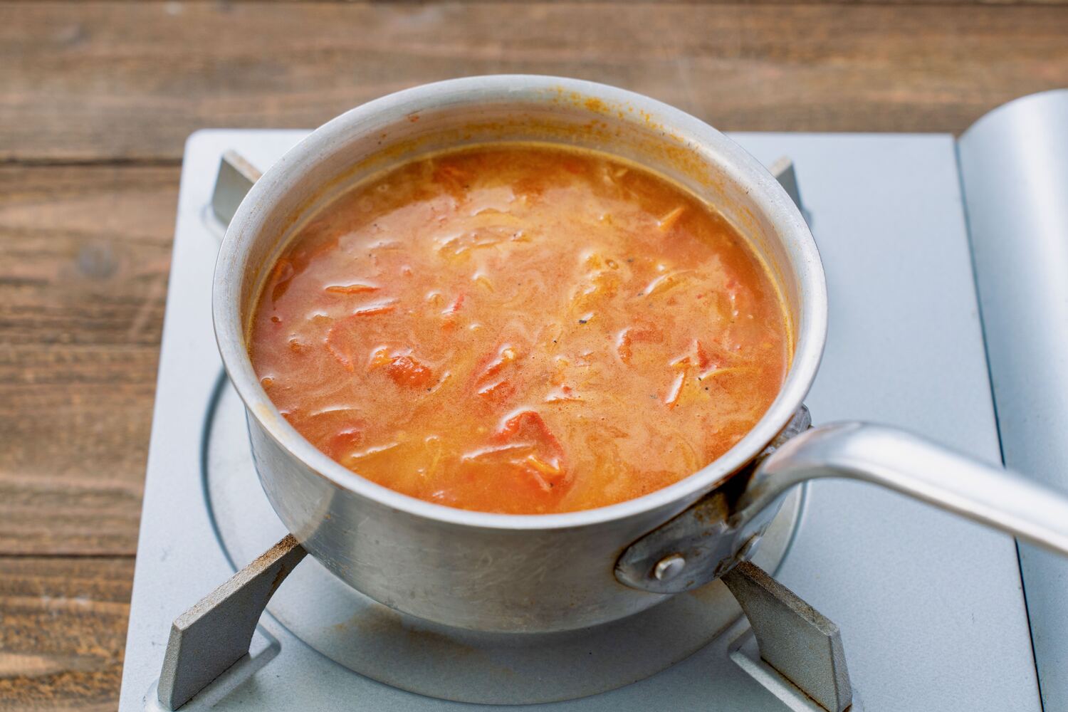 鍋でミニトマトのスープを作る,トマト料理